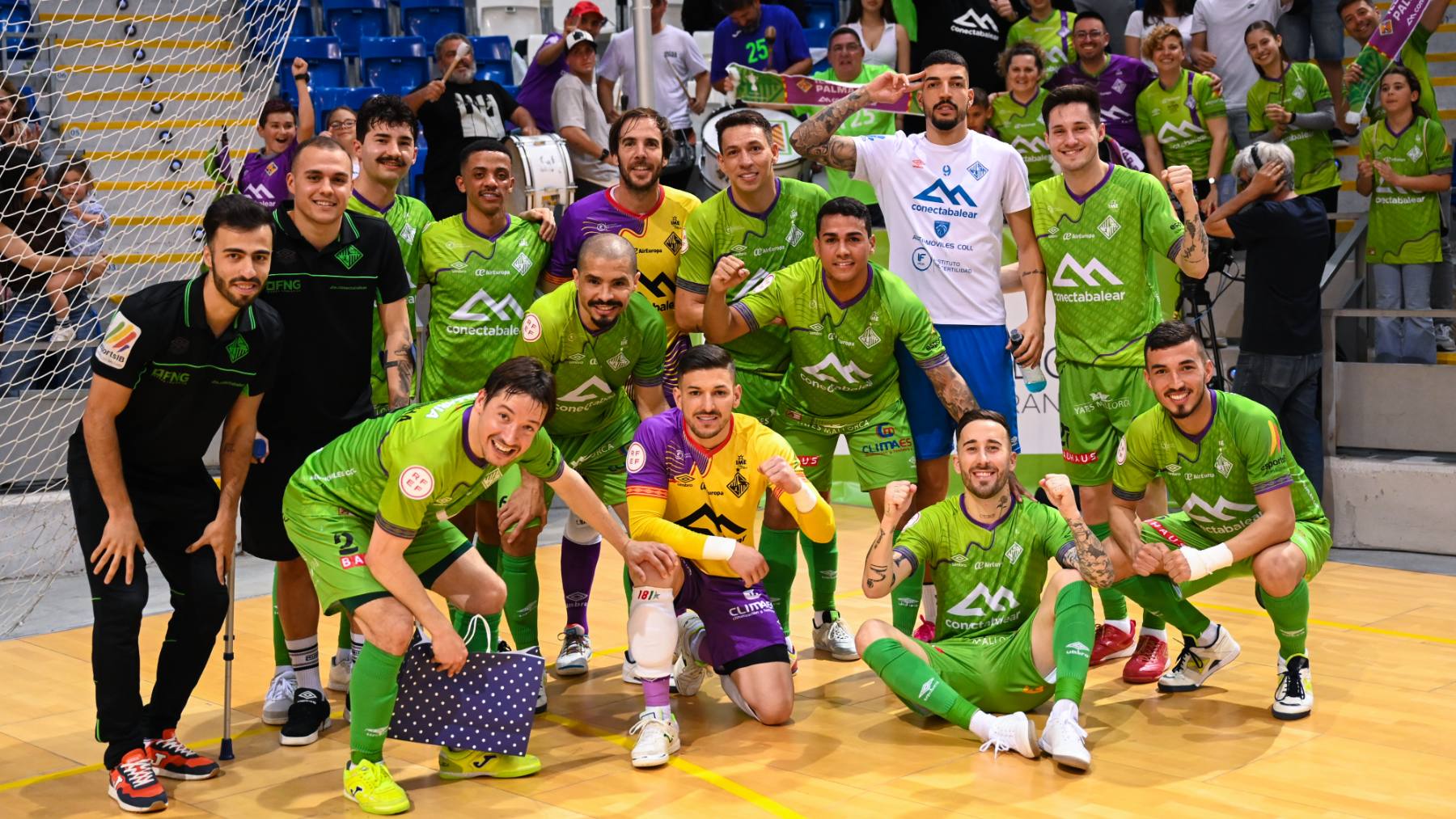 El Mallorca Palma Futsal celebra la victoria ante el Family Cash Alzira (1)
