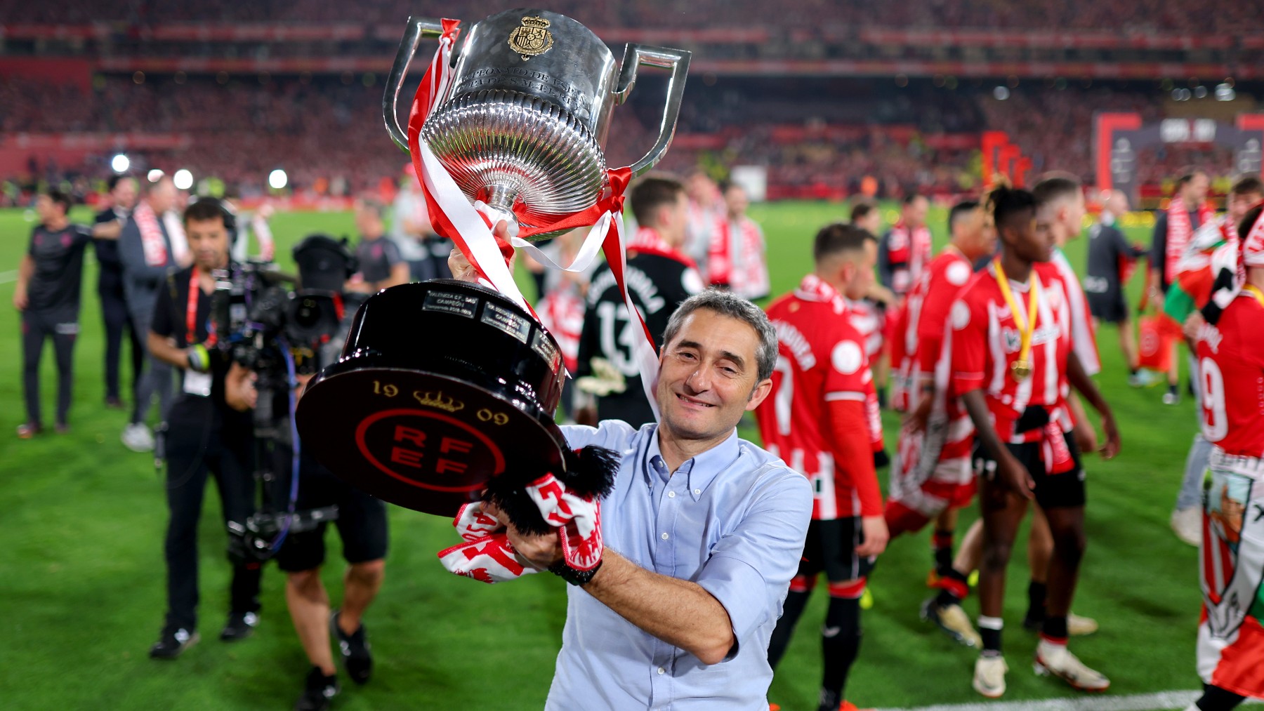 Valverde, con la Copa de campeón. (Getty)