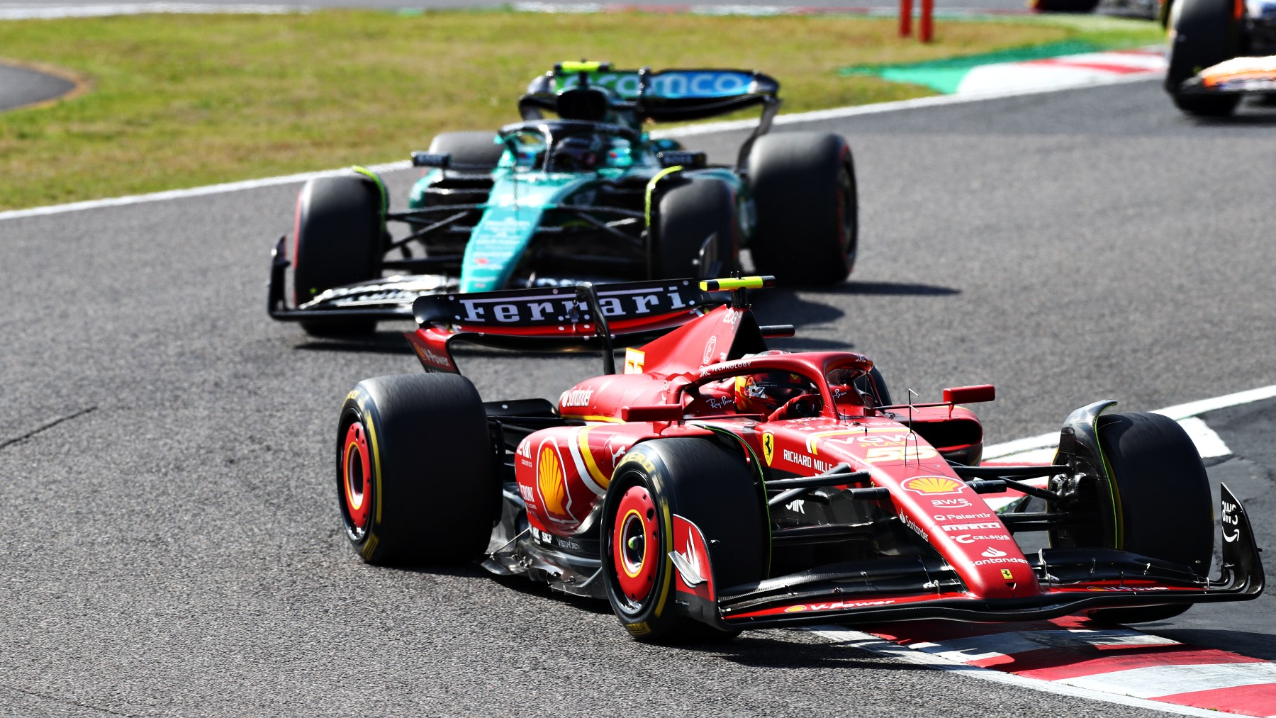 Carlos Sainz y Fernando Alonso en la salida de Japón. (Getty)
