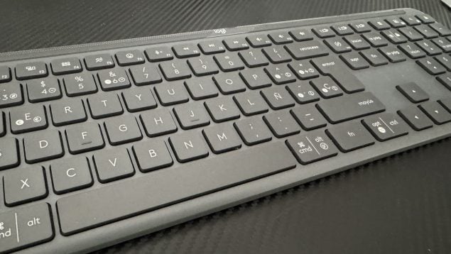 Logitech Signature Slim K950