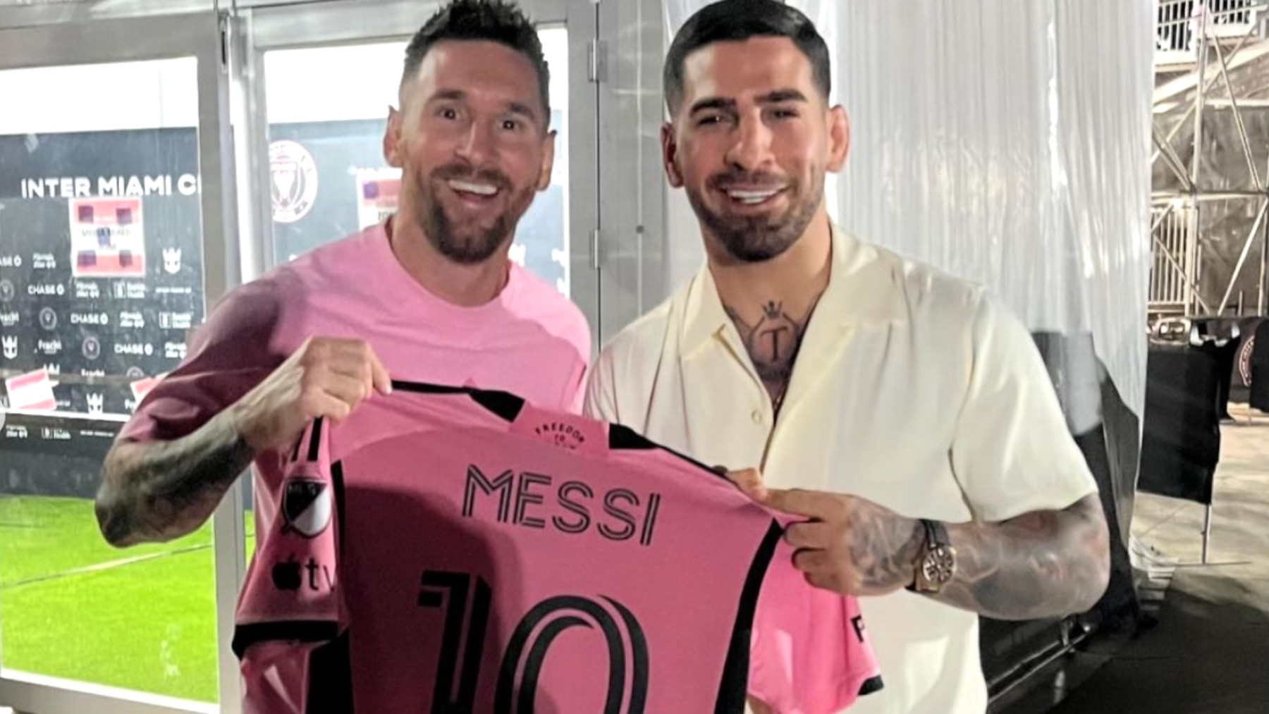 Messi y Topuria posan. (Instagram)