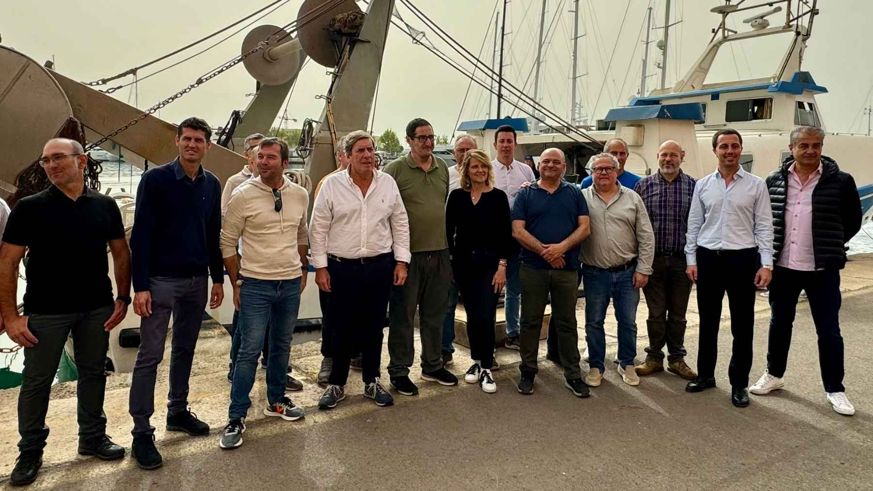 Reunión entre la Cofradía de Pescadores de Baleares y eurodiputados del PP en la Lonja de Pescadores de Palma.