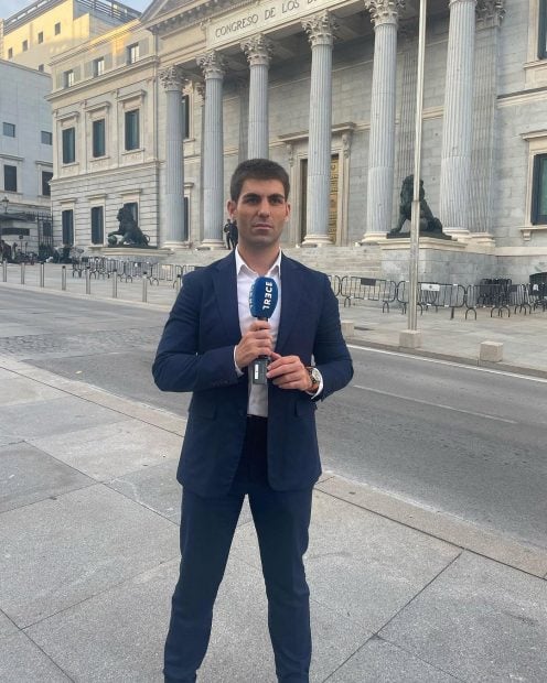 Marco Chiazza, durante su etapa como reportero en TRECE, en el Congreso de los Diputados. (Instagram)