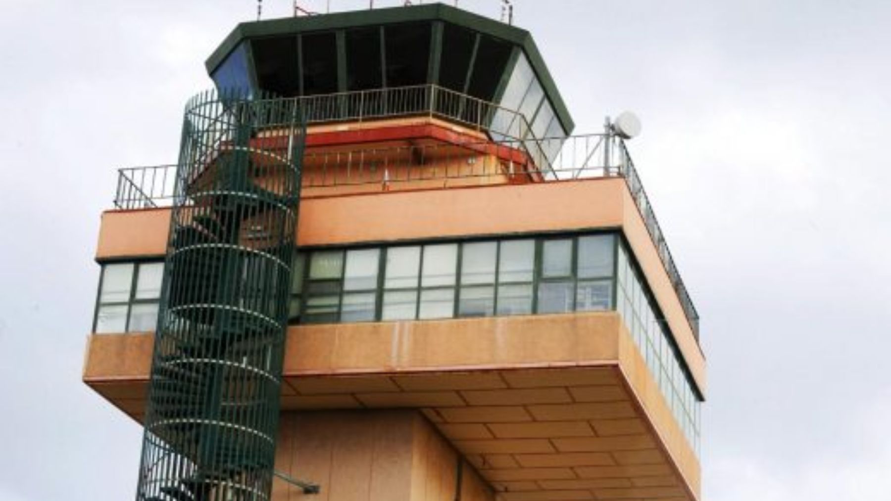 Torre de control del aeropuerto de Menorca.