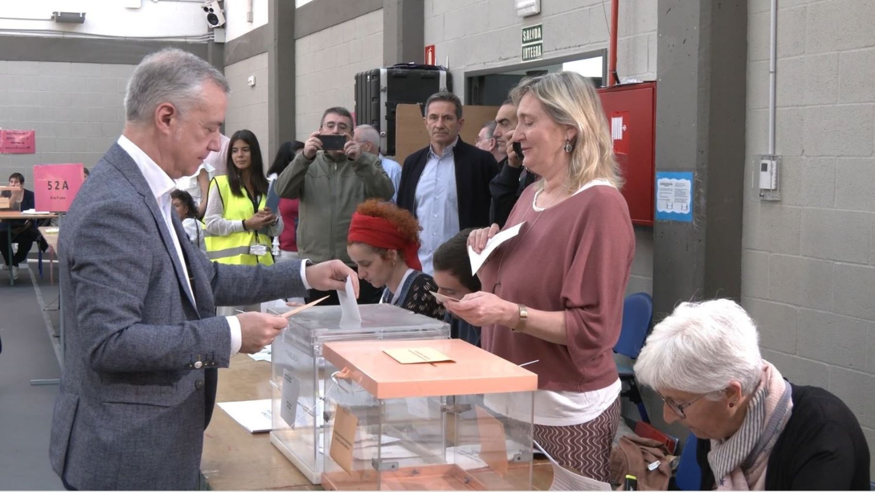 El lehendakari, Íñigo Urkullu, votando en los últimos comicios. (Foto: EP)