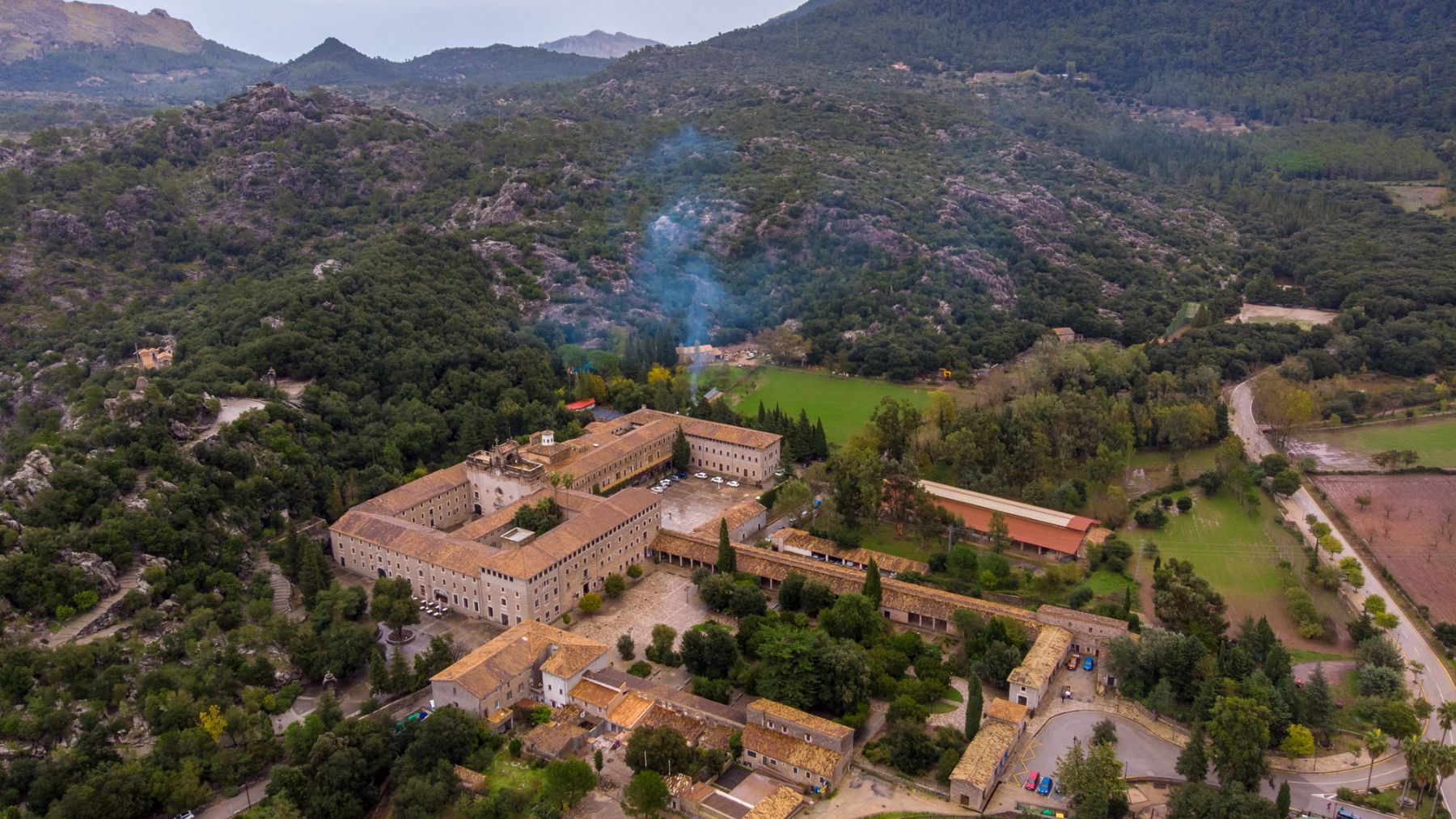 El Monasterio de Lluc, en el corazón de la Serra de Tramuntana.