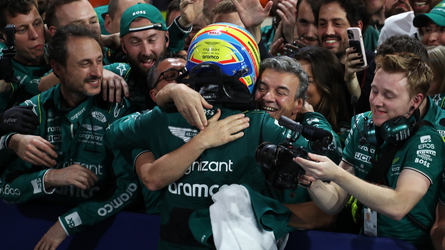 Fernando Alonso celebra su segundo podio con Aston Martin. (Getty)