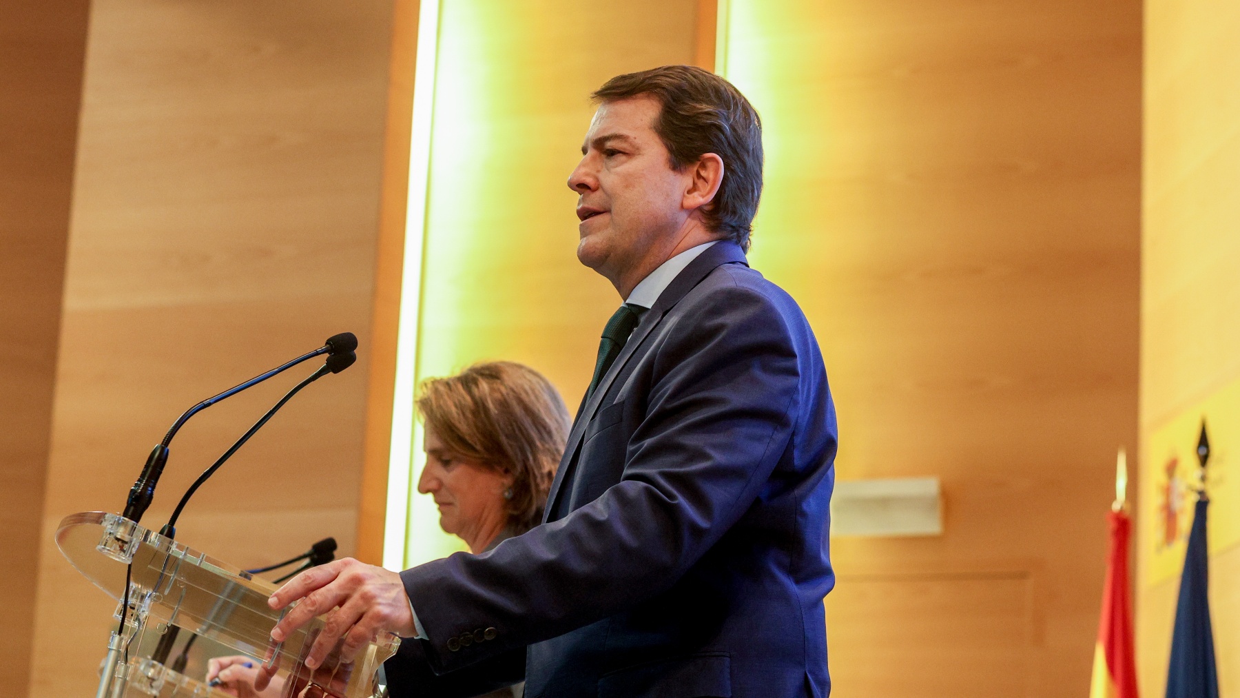 El presidente de Castilla y León, Alfonso Fernández Mañueco, junto a la ministra para la Transición Ecológica y el Reto Demográfico, Teresa Ribera (EP)