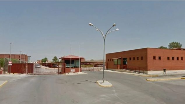 Funcionarios de la cárcel de Sevilla I salvan la vida a un preso que intentó ahorcarse con una sábana