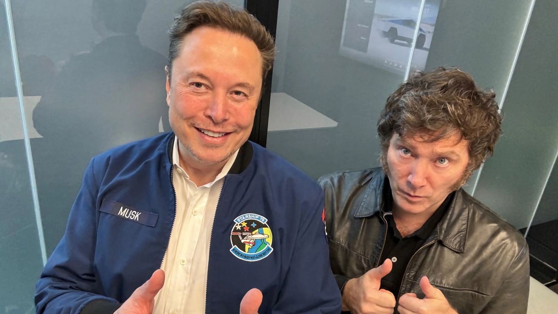 Elon Musk y Milei, juntos en la fábrca de Tesla en Austin. (Efe)