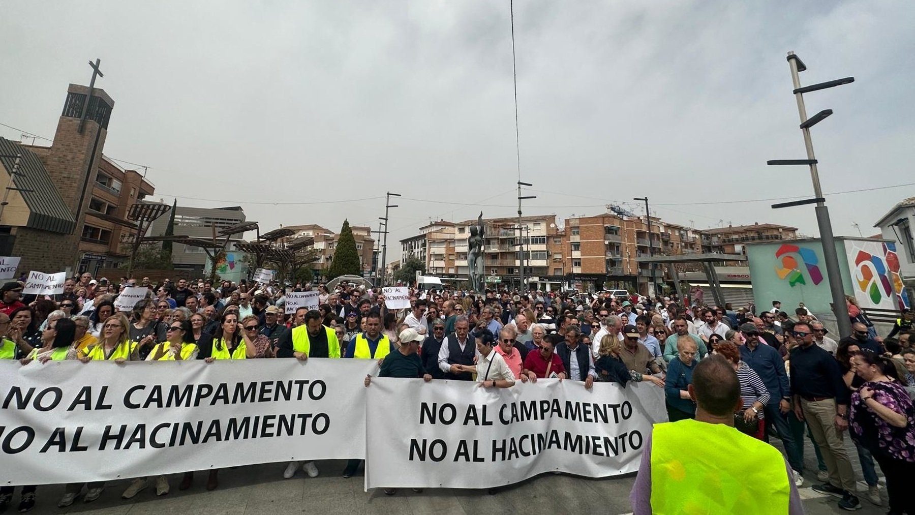 Nutrida manifestación del pasado sábado en Alhendín contra el centro de inmigrantes en la base aérea.