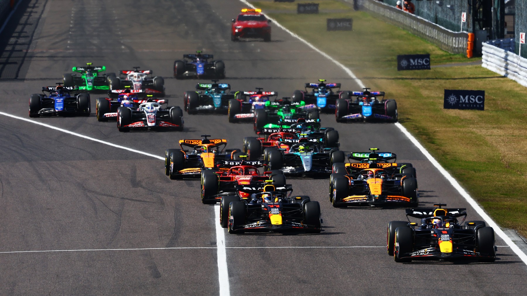Imagen de la salida del GP de Japón de Fórmula 1. (Getty)