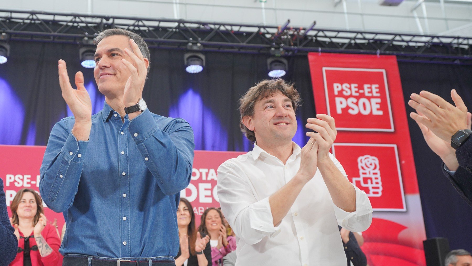 Pedro Sánchez y Eneko Andueza. (Foto: EP)