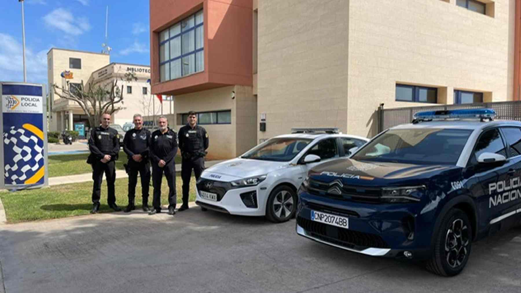 Agentes de la Policía Nacional y Policía Local de Sant Llorenç.
