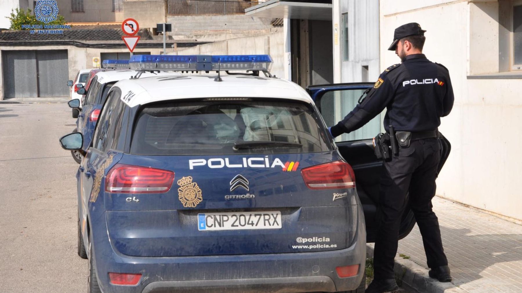 Un agente de la Policía Nacional.