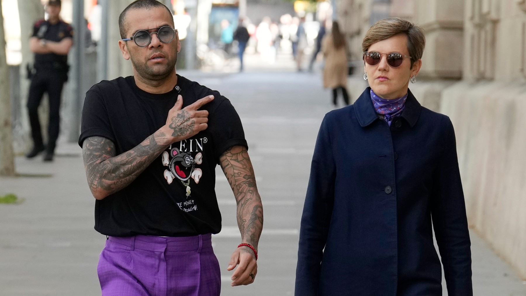 Dani Alves y su abogada, Ines Cañizares. (EFE)