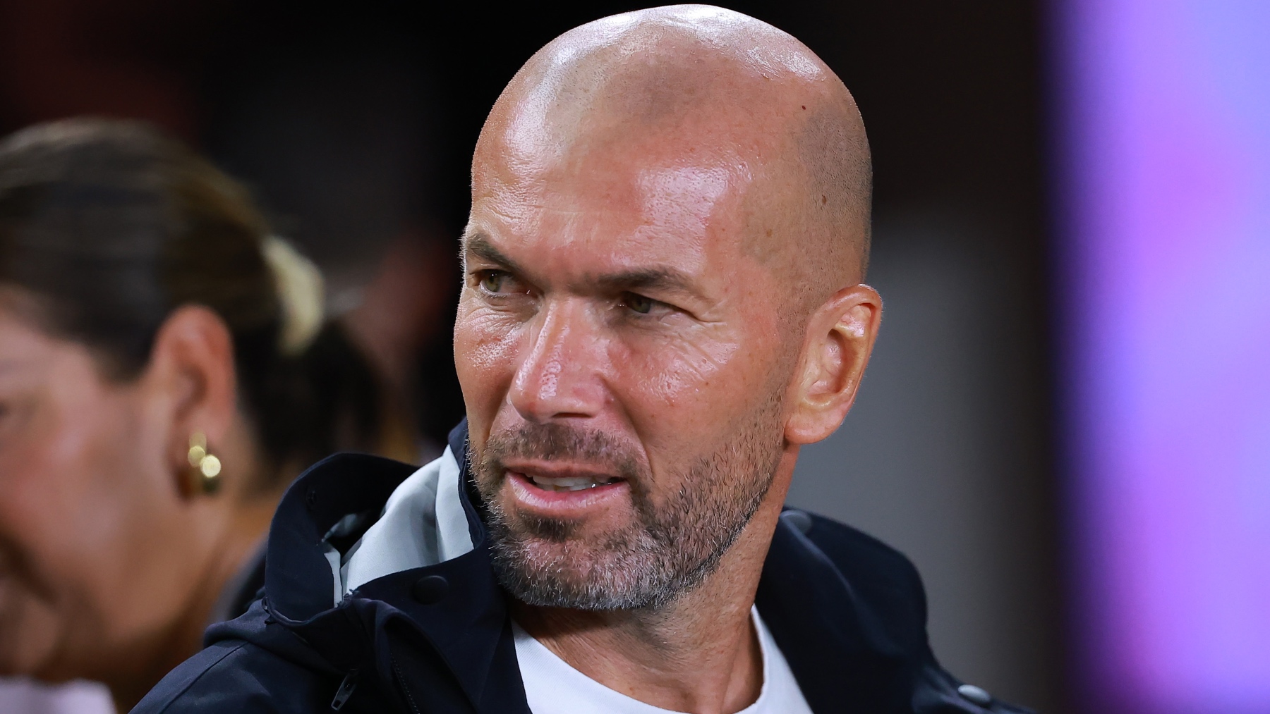 Zinedine Zidane, durante un partido de la MLS en las gradas. (Getty)