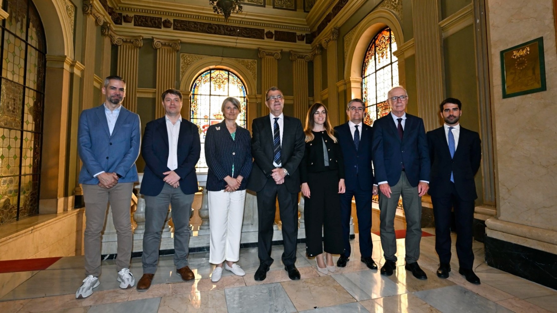 Los representantes de Ouigo y el Ayuntamiento de Murcia. (Ayuntamiento de Murcia)