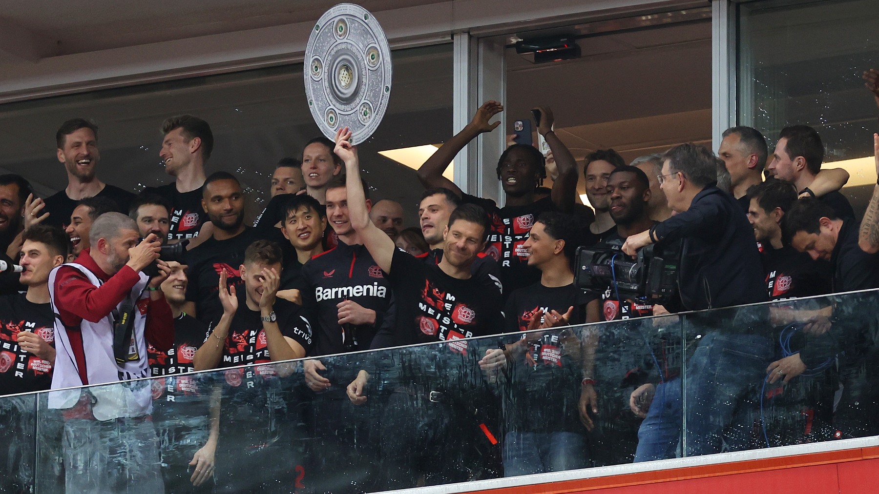 El Leverkusen celebra el título de Liga. (Getty)
