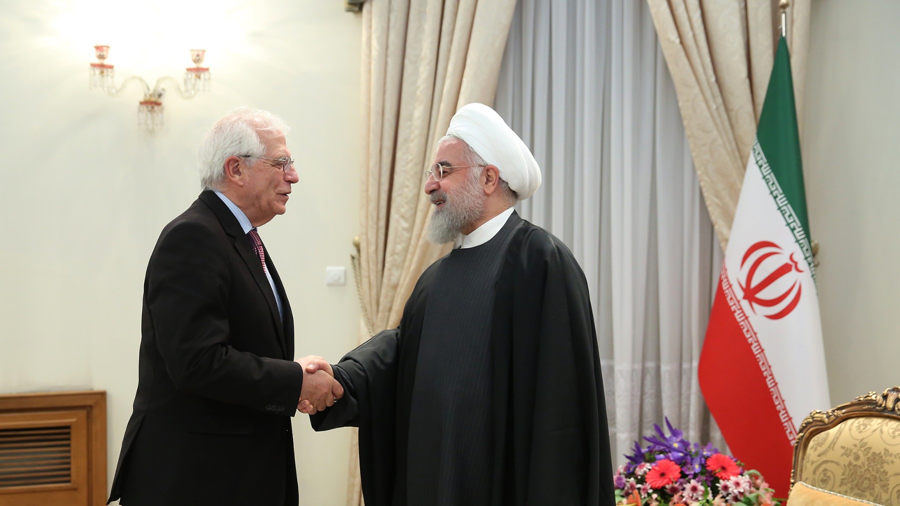 Borrell y el ex presidente iraní Hassan Rouhani. (Foto: Iranian Presidency/dpa)