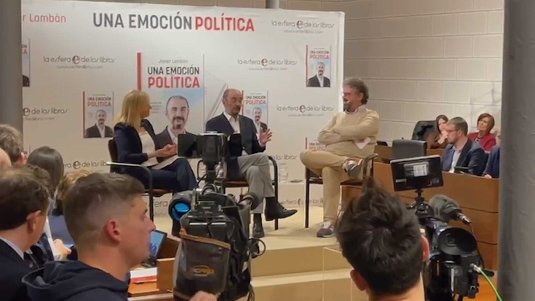 Lambán durante la presentación de su libro en Zaragoza.