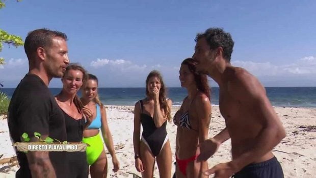 Miri y Torres descubren la existencia de Playa Limbo. (Mediaset)