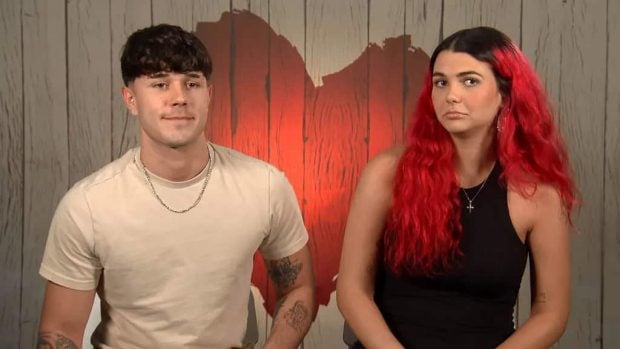 Álex y Raquel en 'First Dates'. (Mediaset)