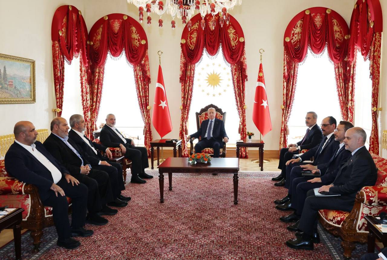 Erdogan se reúne con los líderes terroristas de Hamás.