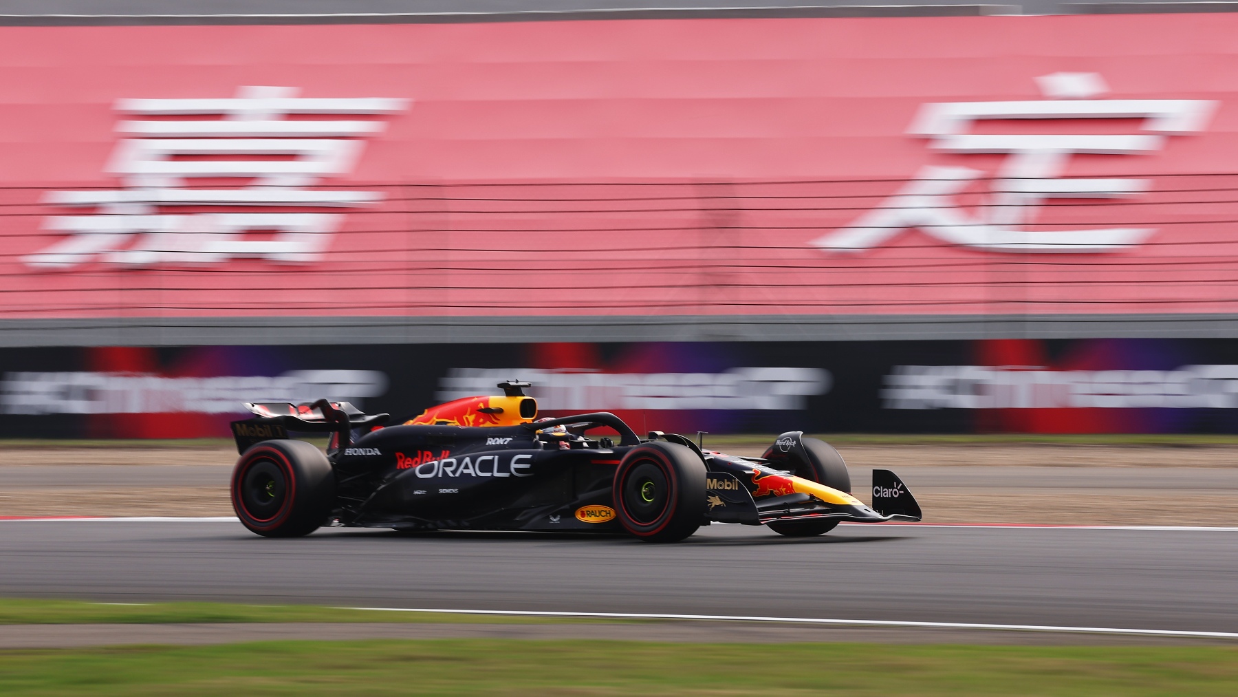 Verstappen rodando en China. (Getty)