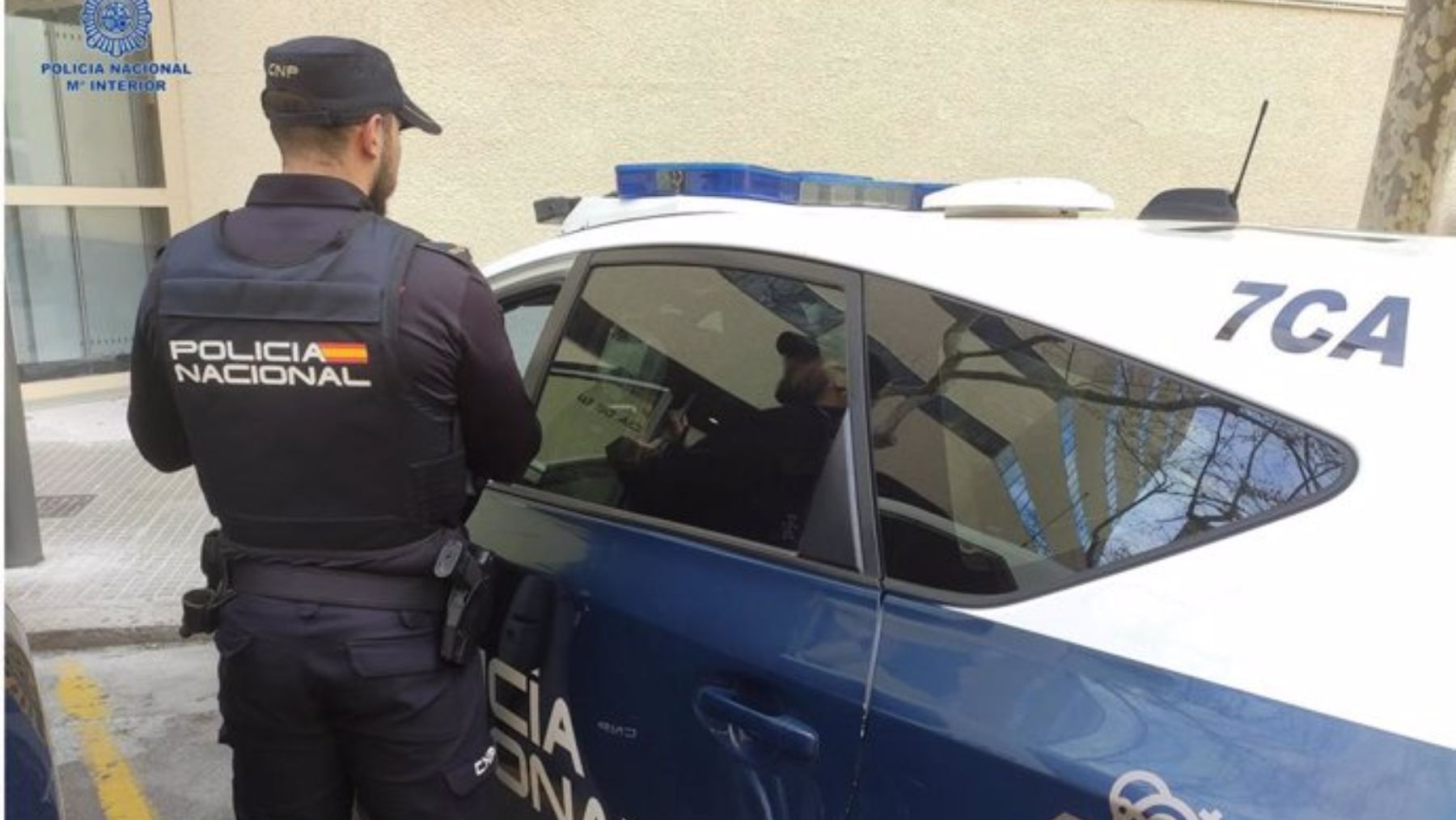 Un agente de la Policía Nacional.