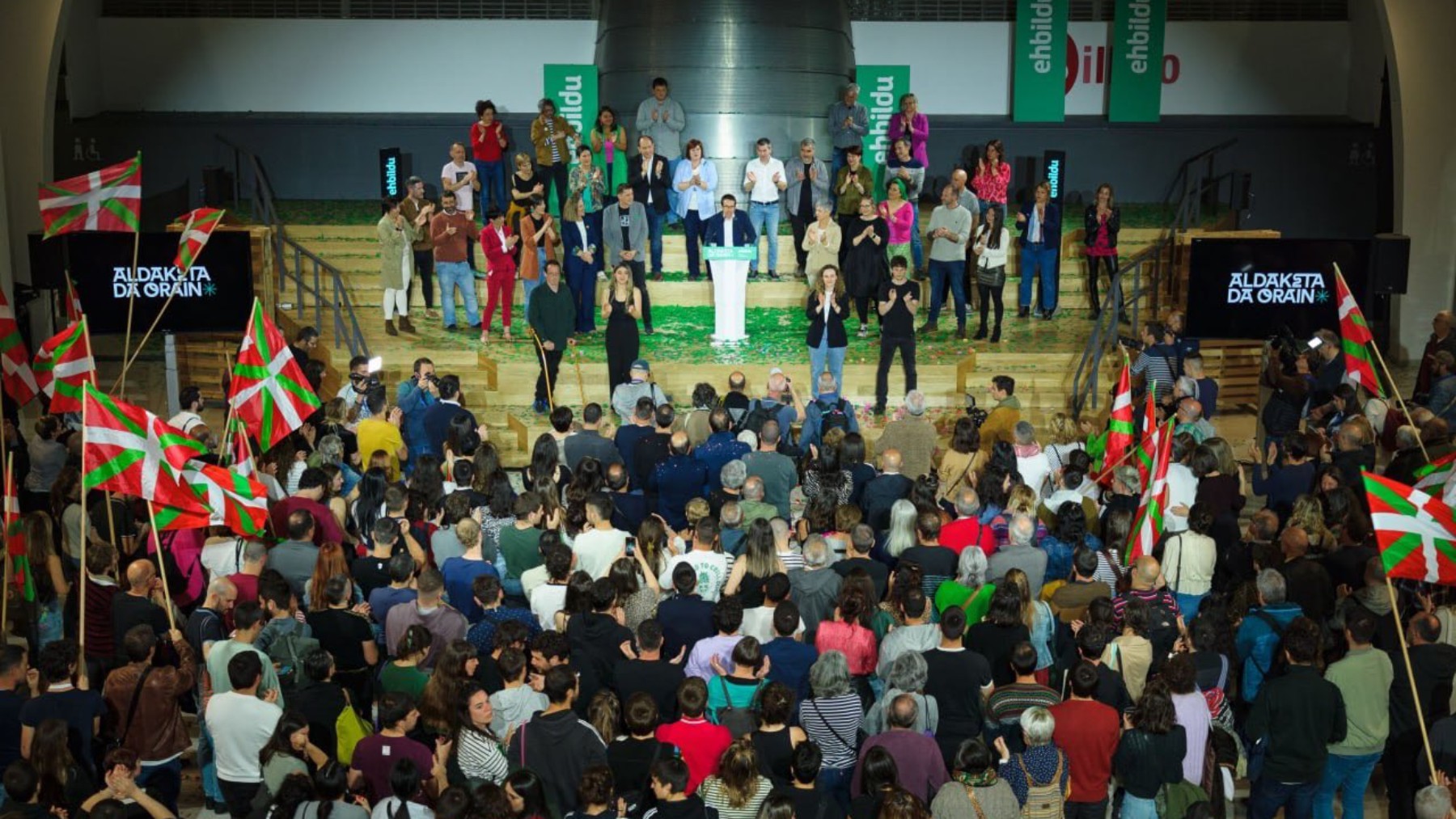 La militancia de Bildu tras ganar las elecciones.