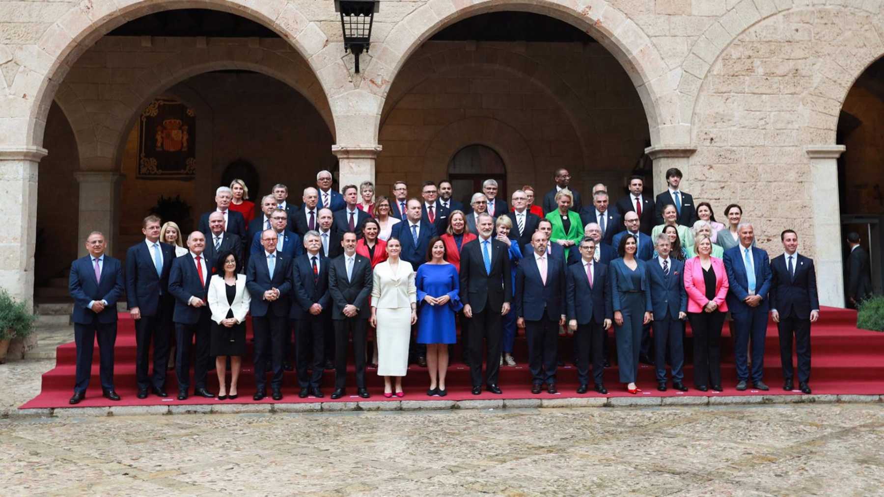 Foto de familia, antes de la inauguración de la Conferencia de Presidentes de Parlamentos de la UE.