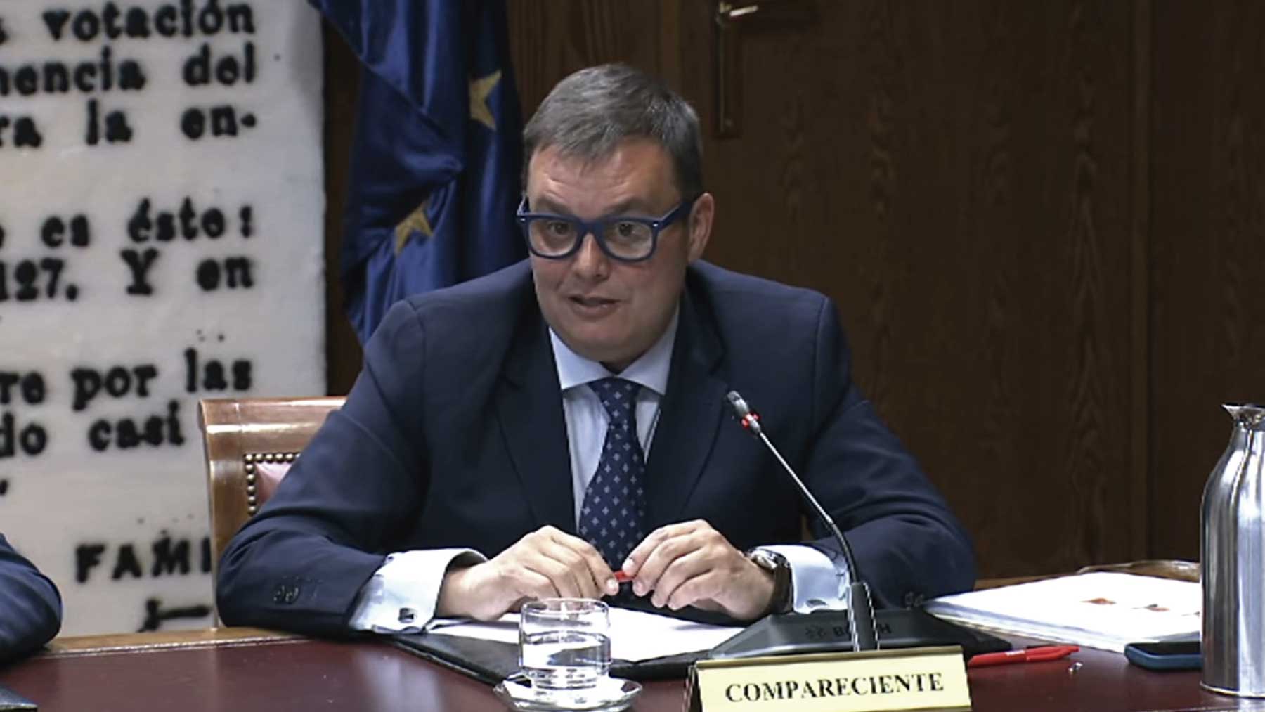 Víctor Francos declara en la Comisión del Senado.
