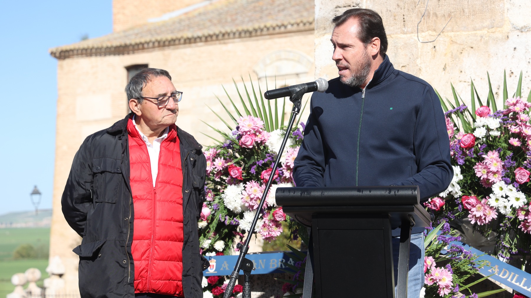El alcalde de Villalar, Luis Alonso Laguna, y el ministro de Transportes y Movilidad Sostenible, Óscar Puente (EP)