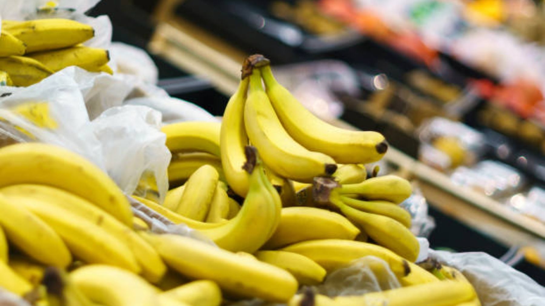 Plátanos en un supermercado.