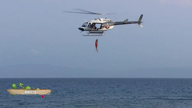 Laura Matamoros durante su salto de 12 metros en 'Supervivientes 2024'. (Mediaset)