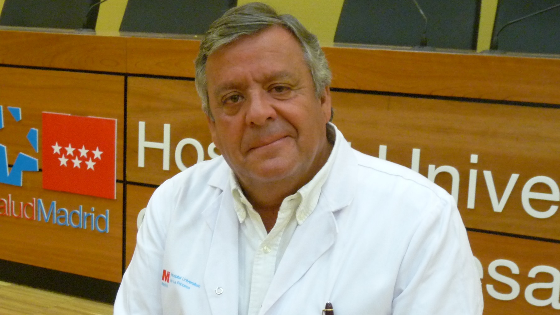 El neumólogo, Dr. Julio Ancochea.