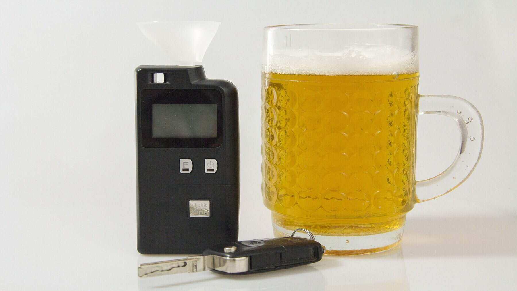 El alcohol es un problema para la seguridad vial y la salud.