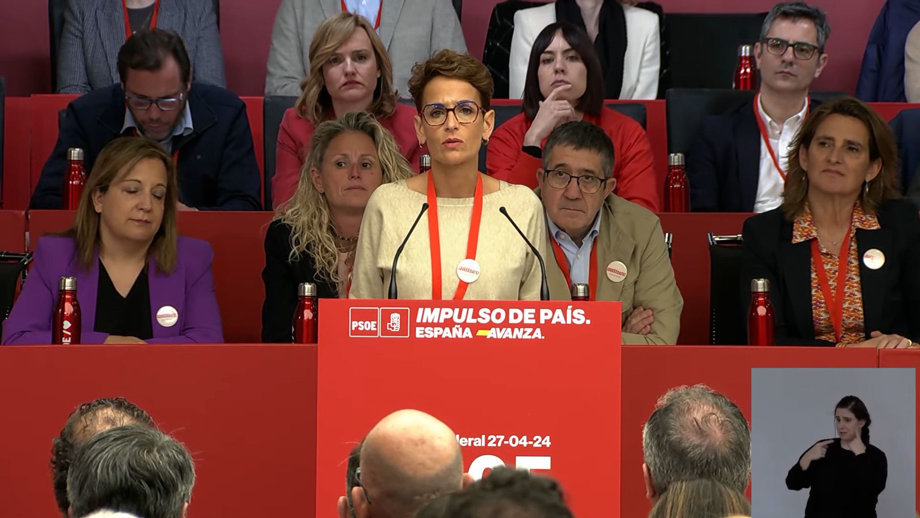 Caras largas en el Comité Federal del PSOE, mientras habla Chivie. (Ep)