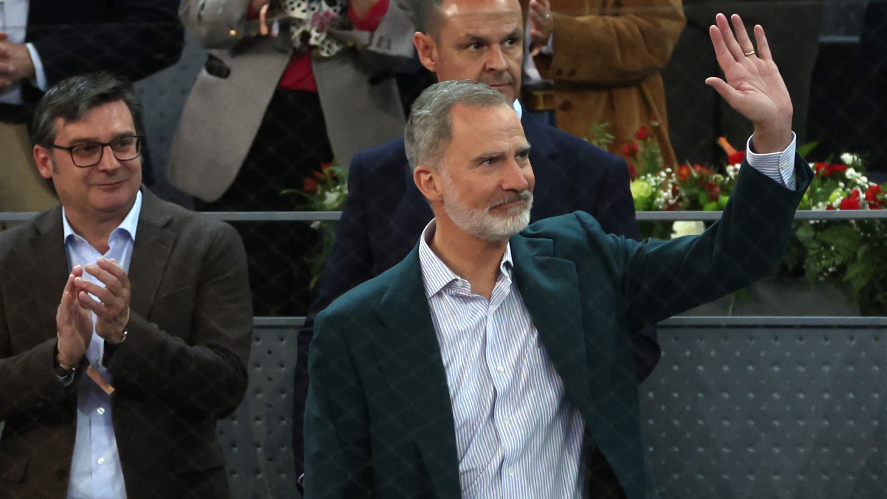 El Rey Felipe VI saluda al público en el partido de Rafa Nadal. (Getty)