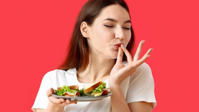 La OCU alerta sobre el snack que parece saludable y que comes a todas horas: no es lo que parece