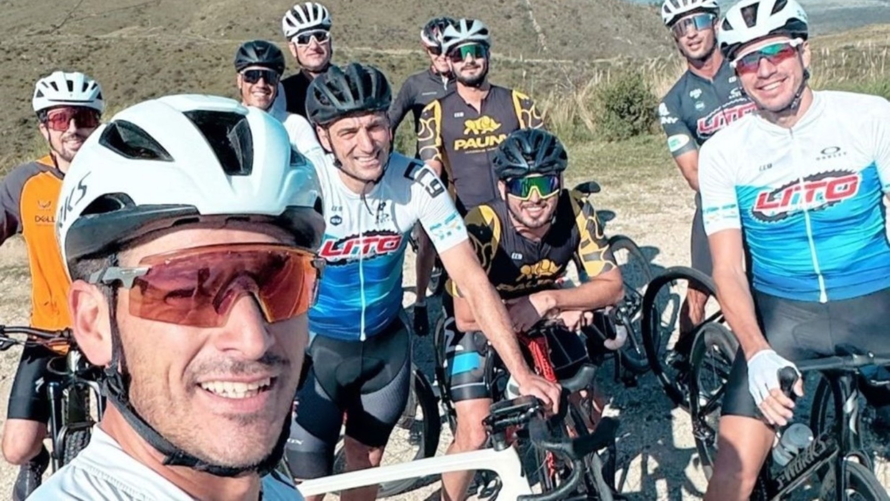 Scaloni, con un grupo de ciclistas durante la prueba.