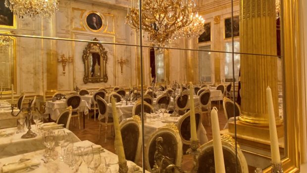 Los salones son una reproducción de los mejores palacios de Francia.