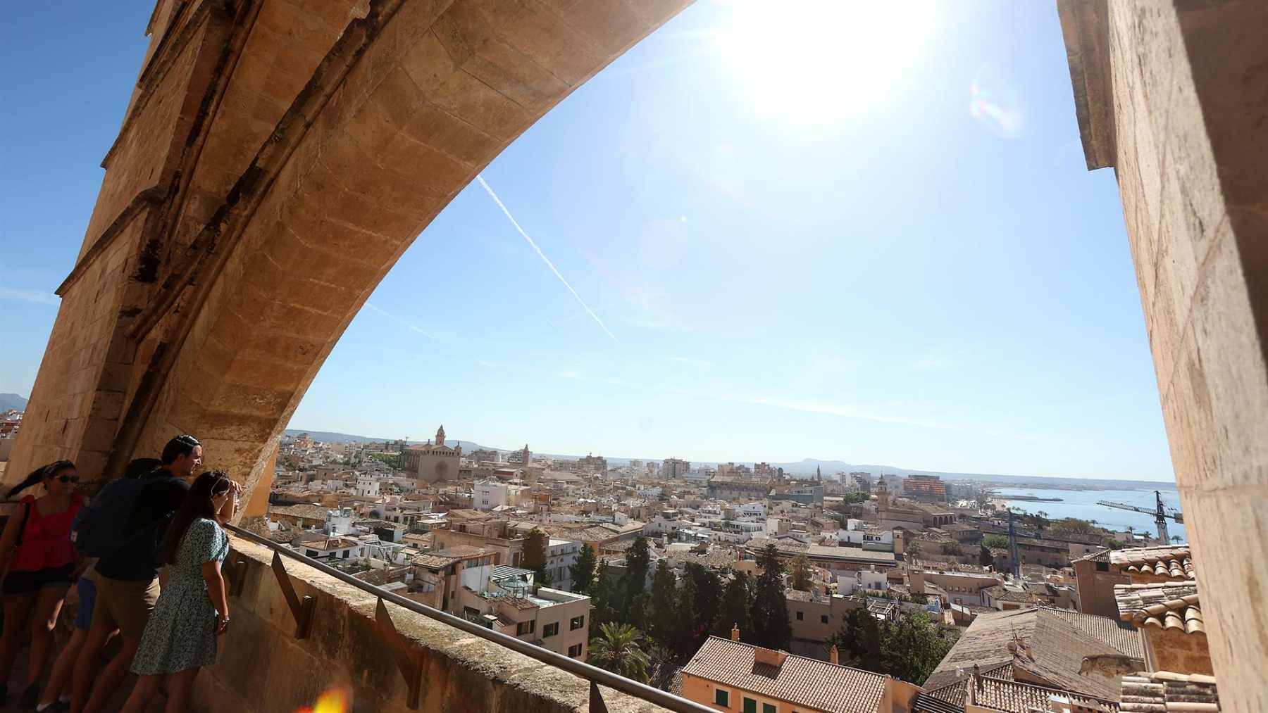 Vistas desde las terrazas de la Catedral de Palma.
