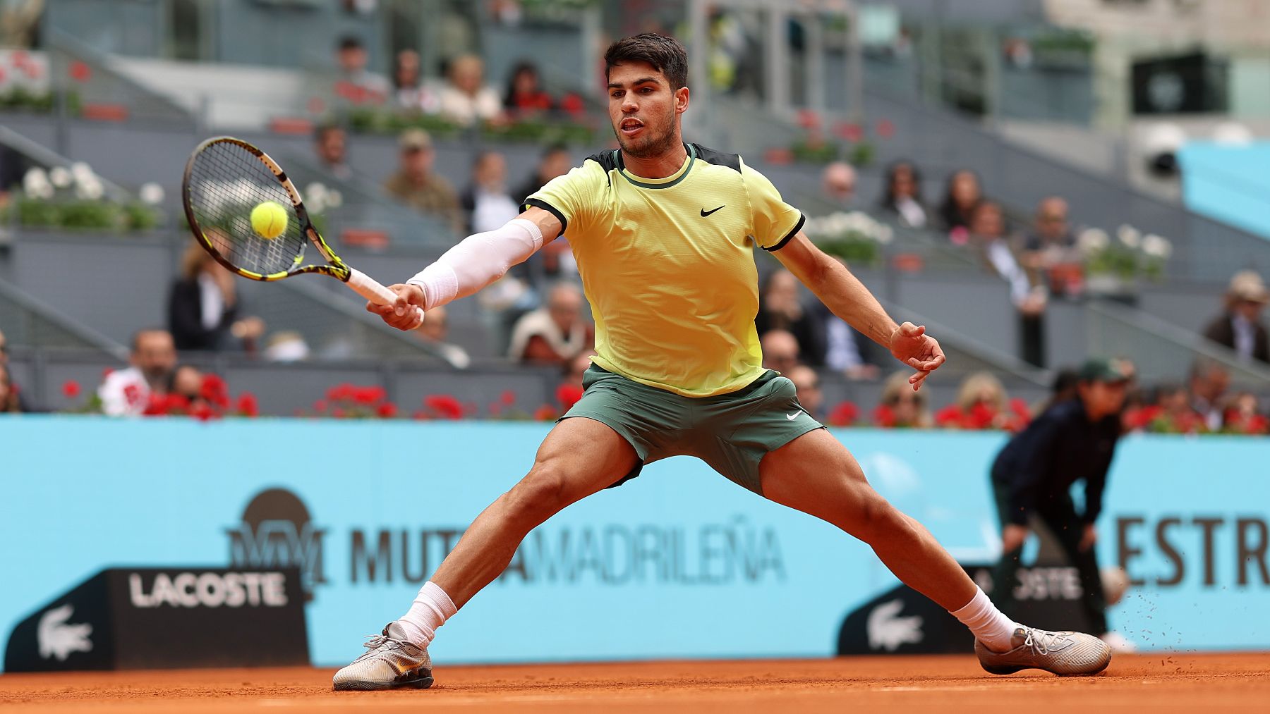 Carlos Alcaraz durante un partido en el Mutua Madrid Open (Getty)