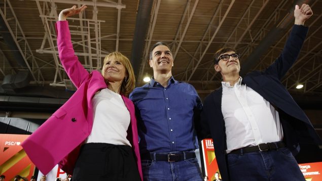 Sánchez entra en la campaña catalana acusando a la prensa libre de «atacar la convivencia»