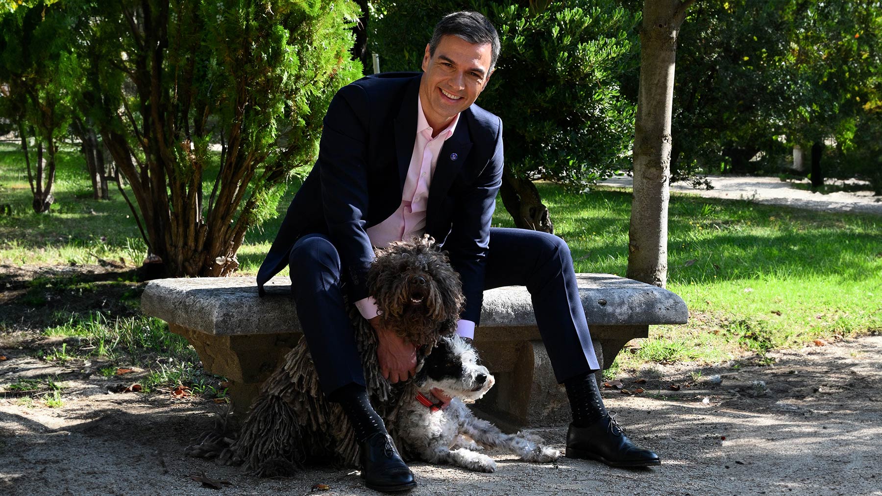 Pedro Sánchez felicitando el día del perro.