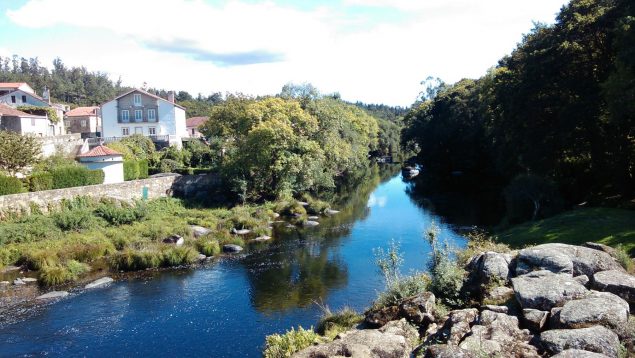 Éste es uno de los pueblos más bonitos de España: a 45 minutos de La Coruña y pegado a un río con cascadas