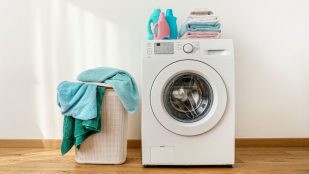 Llevas años perdiendo el tiempo: los trucos que llevas tiempo utilizando para que tu lavadora funcione mejor que son mentira