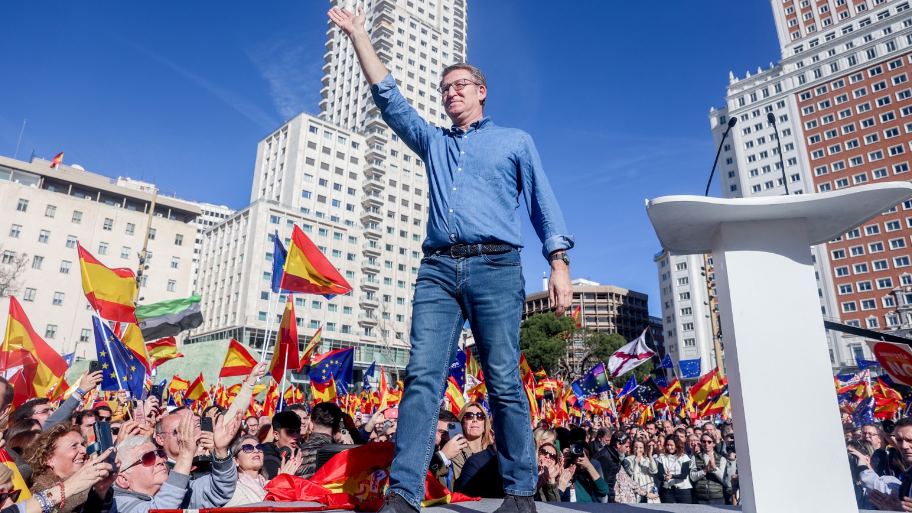 Feijóo en una manifestación contra la amnistía. (Foto: Ep)